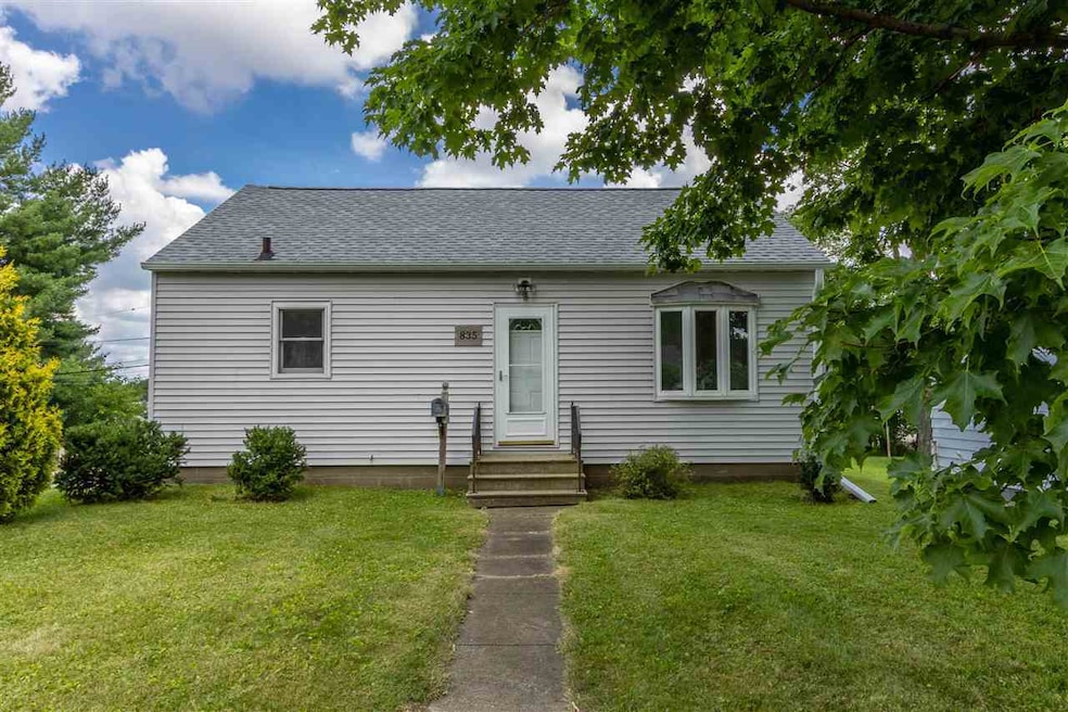 835 Maxwell St, Waterloo, IA 50701 - photo 1