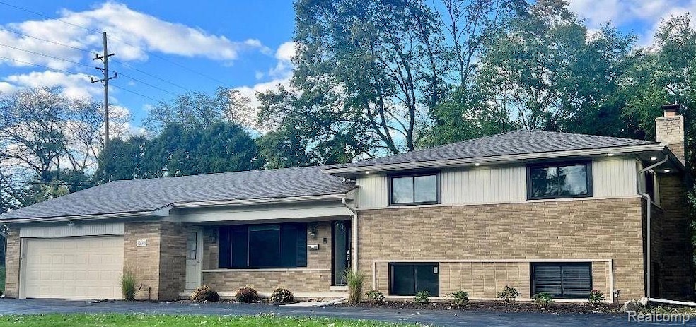 3690 Berkshire Dr, Bloomfield Hills, MI 48301 - photo 1