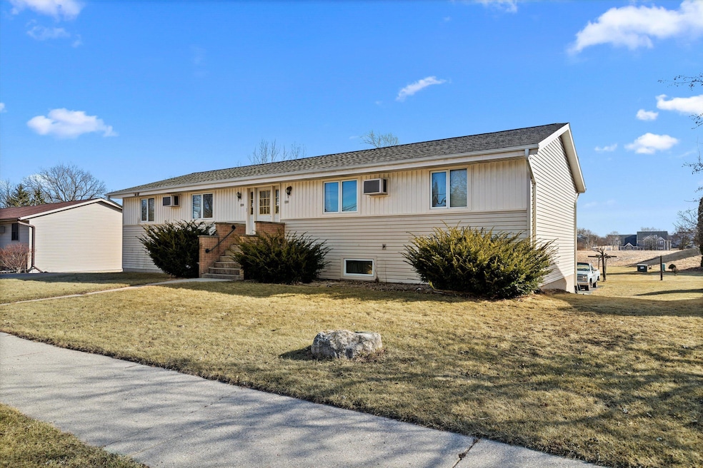 173-175 W Paradise Dr