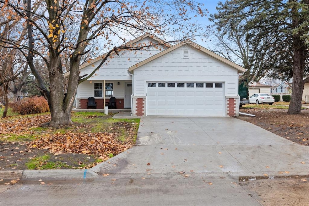 2505 E 40th St, Des Moines, IA 50317 - photo 1