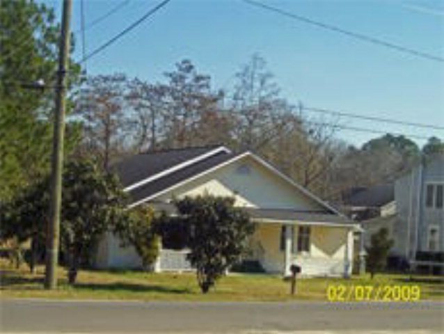 220 N Dewey Ave, Douglas, GA 31533 - photo 1