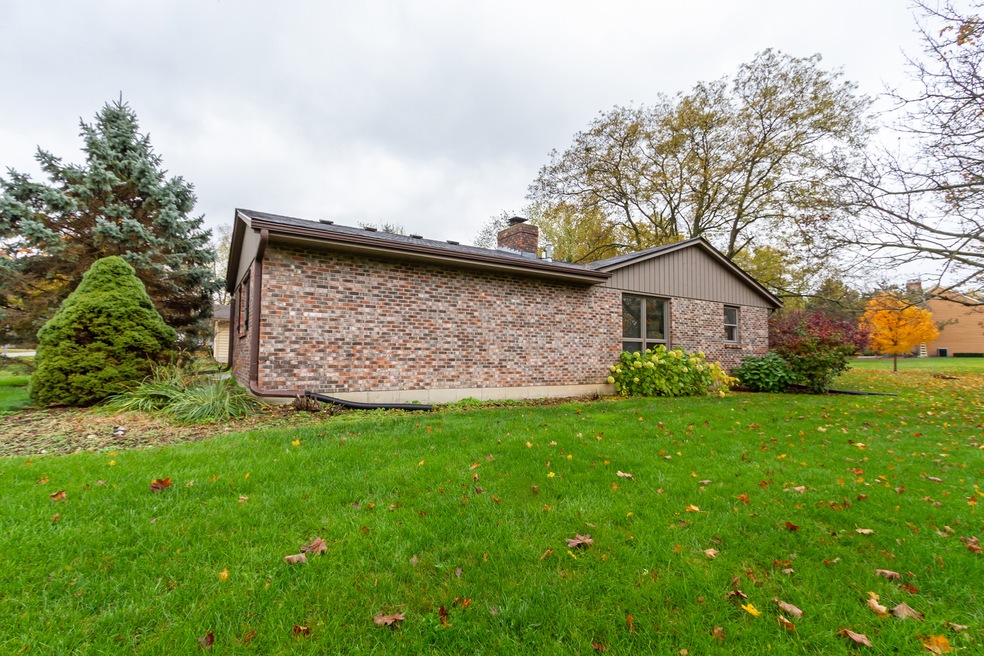 300 Rustic Ln unit 2, Algonquin, IL 60102 - photo 1