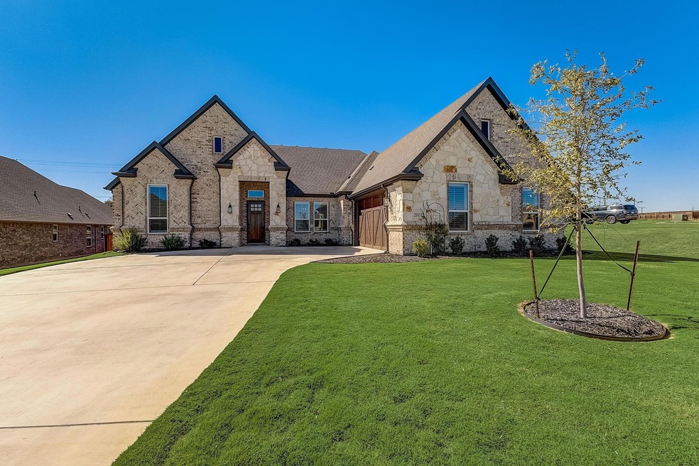 2001 Vanderbilt Dr, Weatherford, TX 76088 - photo 1