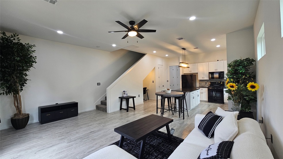 7431 Hezekiah Ln, Houston, TX 77088 - photo 1