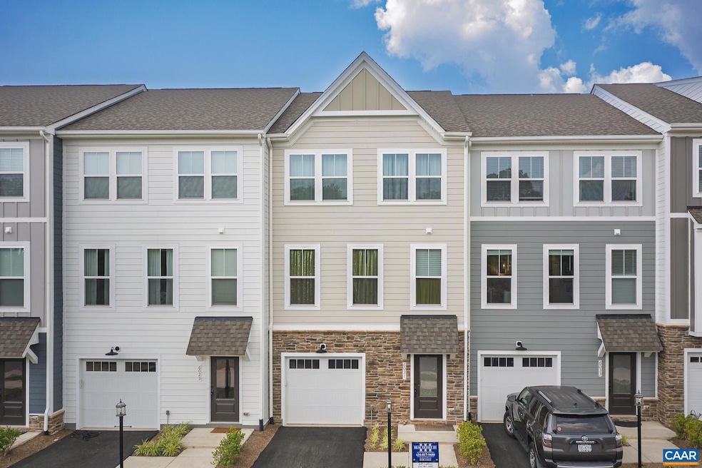 6031 Mccomb St, Crozet, VA 22932 - photo 1