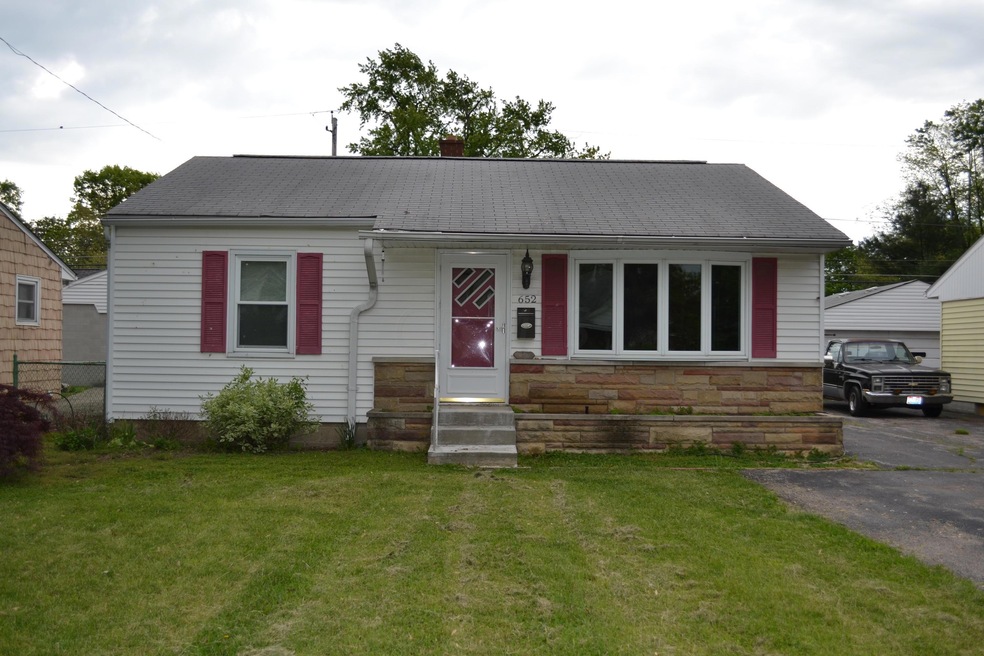 652 Pierce Ave, Columbus, OH 43213 - photo 1
