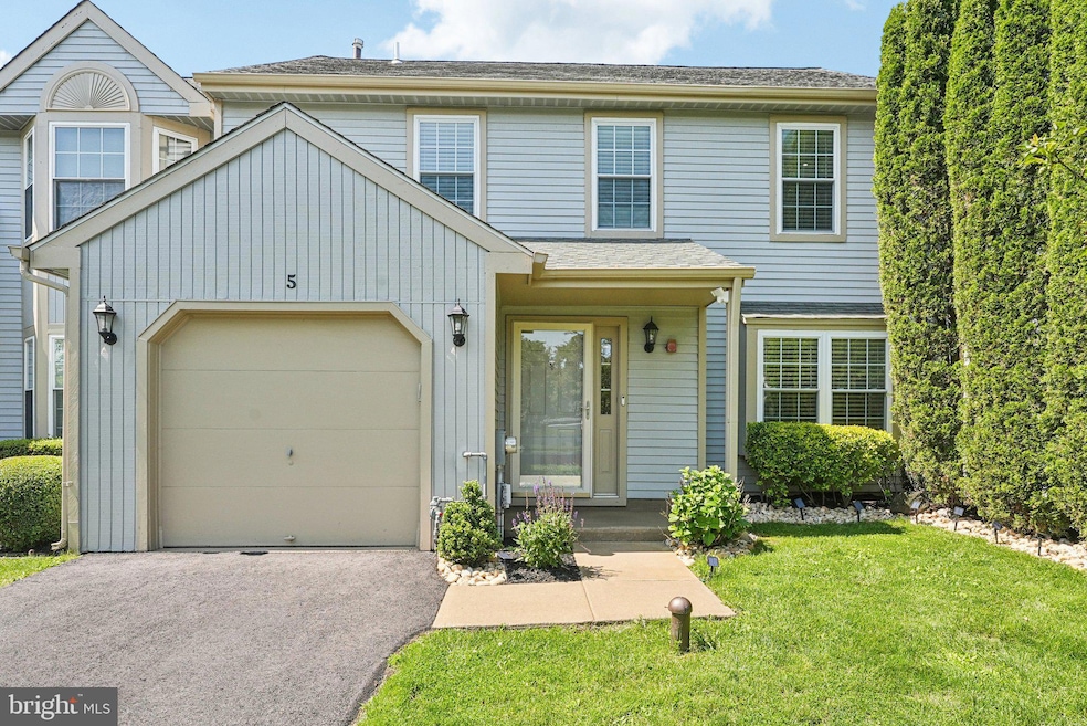 5 Locust Ln, Newtown, PA 18940 - photo 1