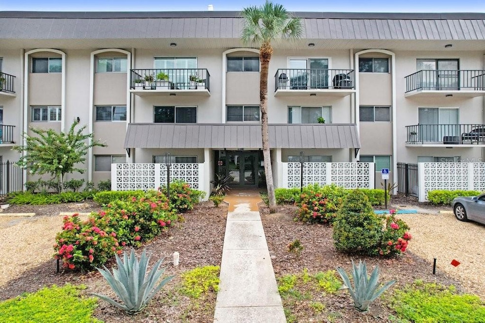 4611 W Fig St unit 208, Tampa, FL 33609 - photo 1