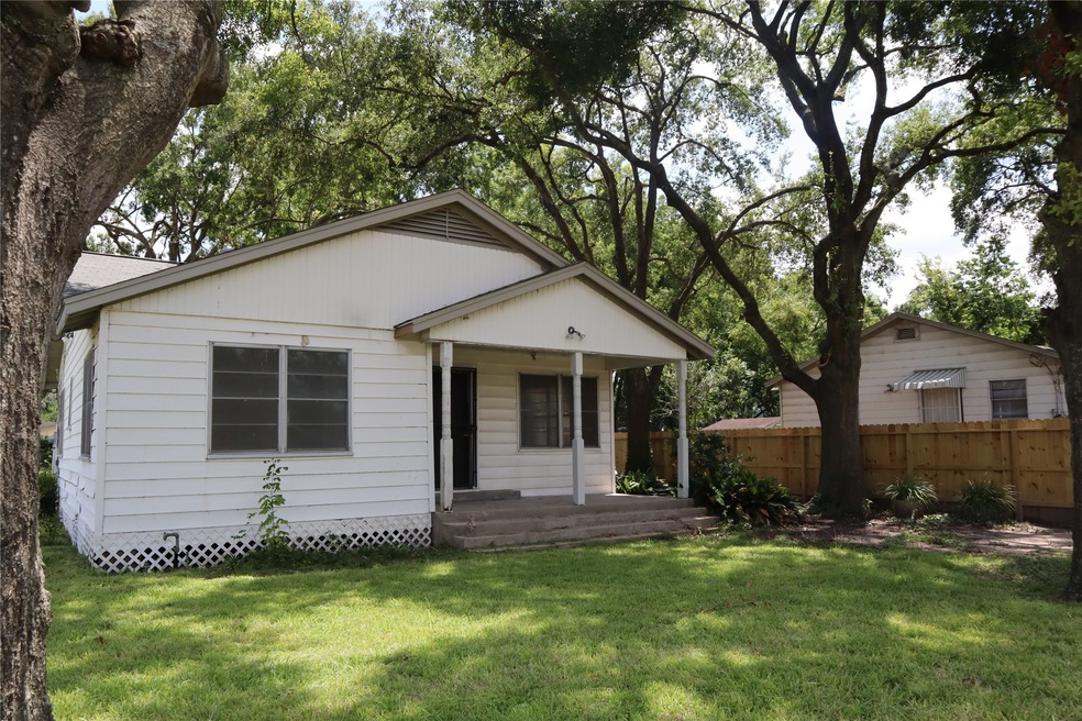 803 Ringold St, Houston, TX 77088 - photo 1