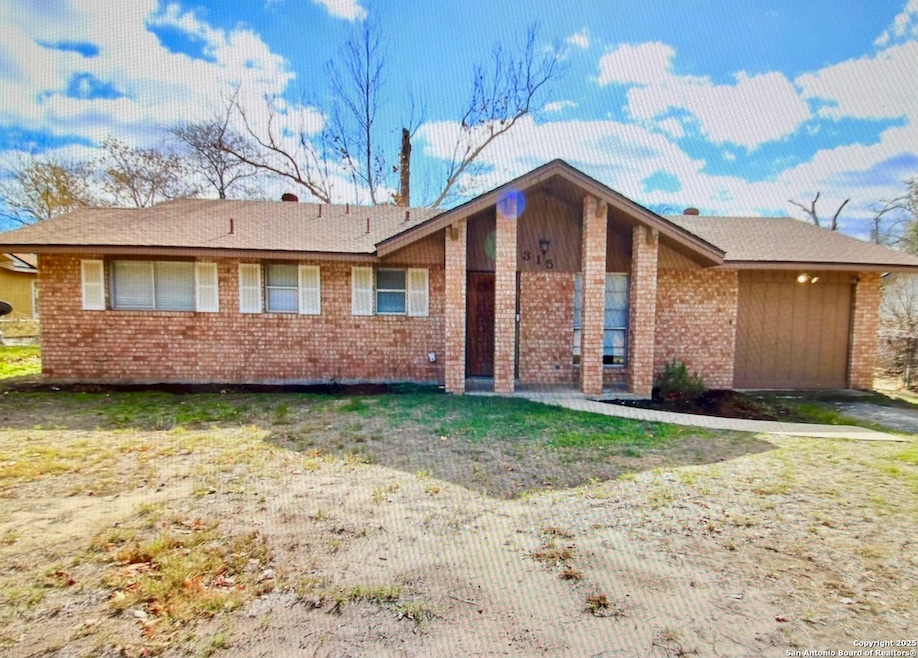 315 Mockingbird Ln, Devine, TX 78016 - photo 1