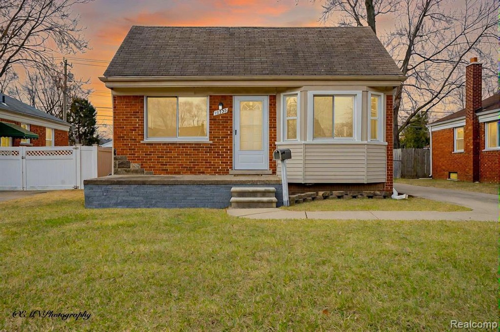 15225 Aster Ave, Allen Park, MI 48101 - photo 1