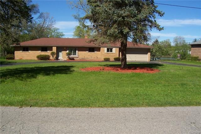 LAKEFRONT ON LARGE PROPERTY.
