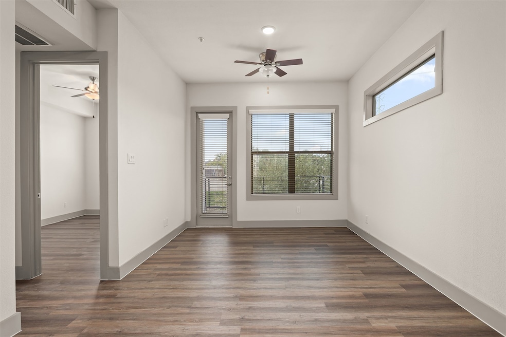 4509 Mount Vernon St unit 9, Houston, TX 77006 - photo 1