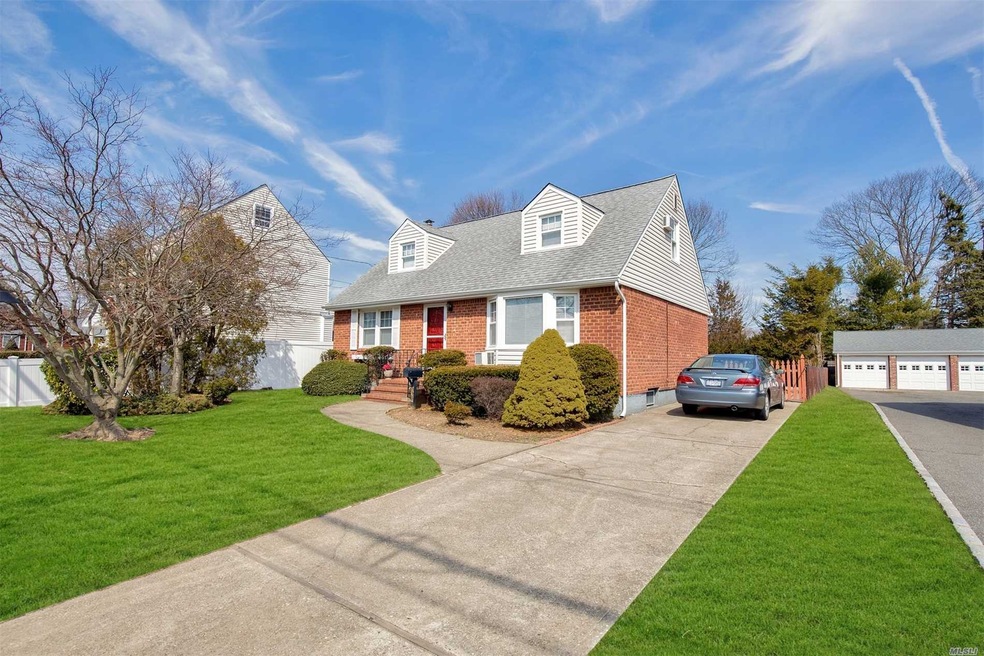 998 Stewart Ave, Bethpage, NY 11714 - photo 1