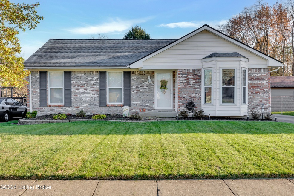 6812 Spourtland Dr, Louisville, KY 40228 - photo 1