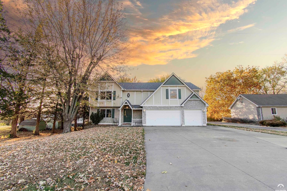 1215 Hacienda Ln, Lawrence, KS 66049 - photo 1