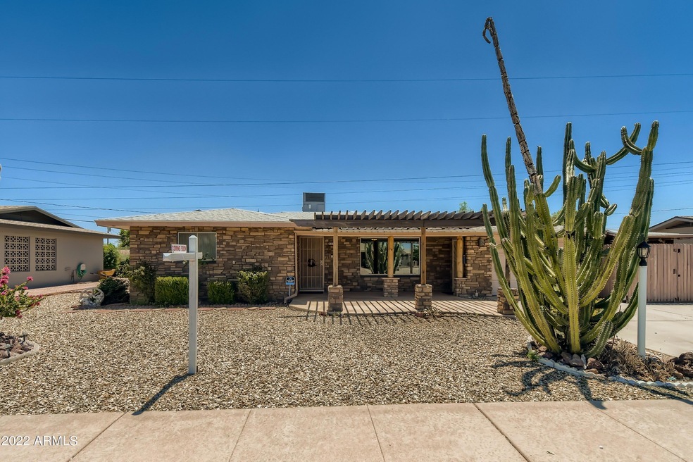 01 Exterior Front