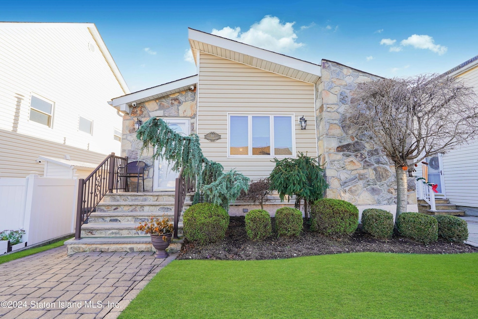 Sold $880,000 • Co-Listing Agent