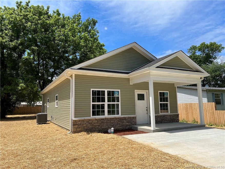 Welcome to 215 Myrtle St., Jeffersonville, IN!