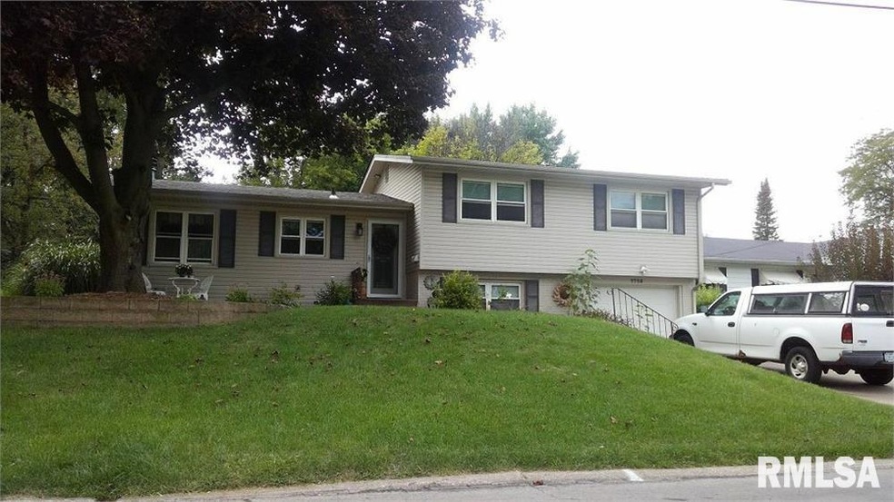 1728 Monterey Ct, Bettendorf, IA 52722 - photo 1