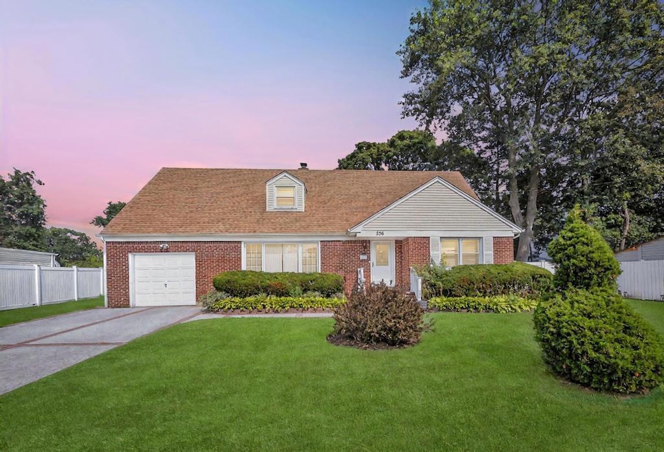 For Sale $899,999 • Co-Listing Agent