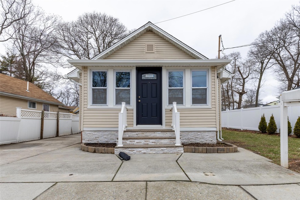 83 Stevens St, Freeport, NY 11520 - photo 1