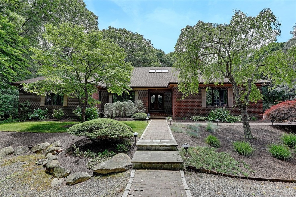 401 Gilbert Stuart Dr, East Greenwich, RI 02818 - photo 1