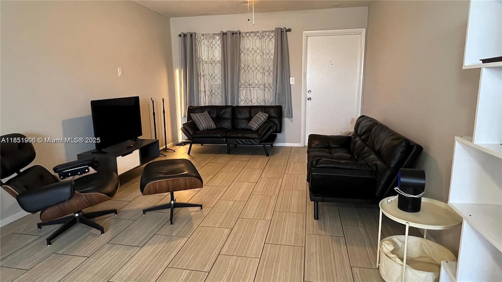 Crystal Lake 941 unit 208, Pompano Beach, FL 33064 - photo 1