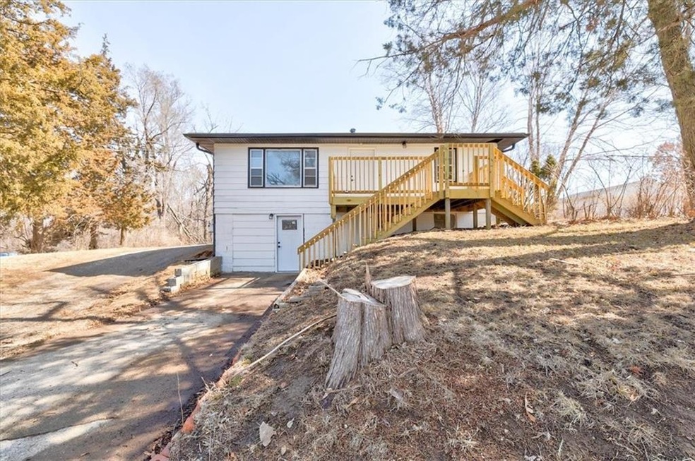 926 1st St N, Newton, IA 50208 - photo 1