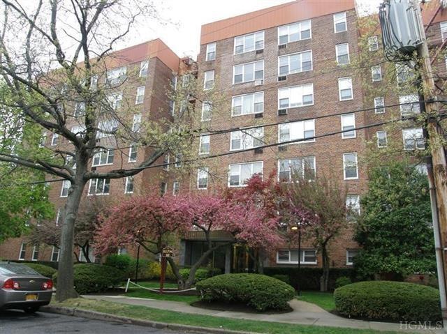 Cresthaven unit 606, Yonkers, NY 10703 - photo 1