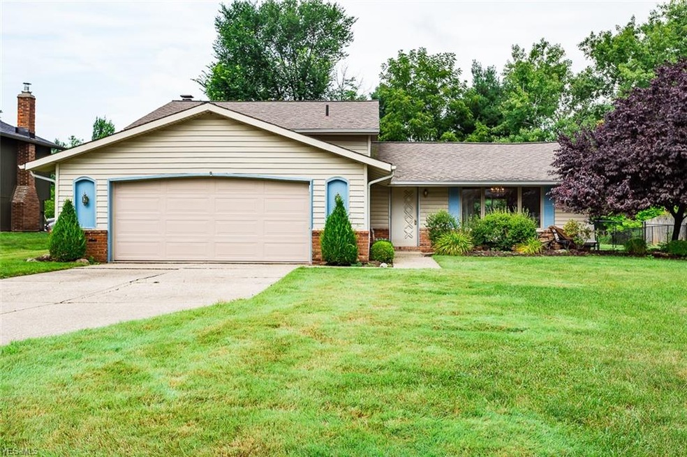 Nicely landscaped front yard!