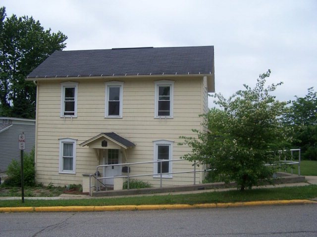 209 N Wood St, Loudonville, OH 44842 - photo 1