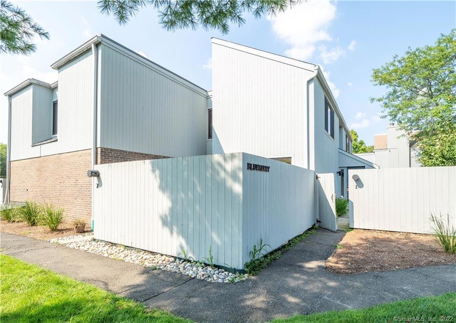 2 Blueberry Ln unit 2, Ridgefield, CT 06877 - photo 1