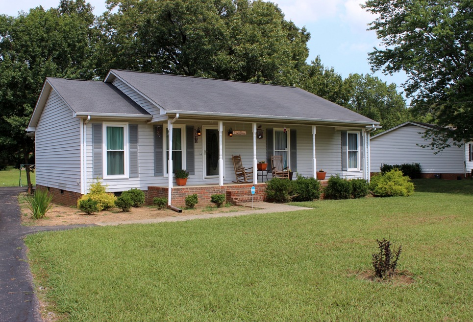 501 Sun Cir, Shelbyville, TN 37160 - photo 1