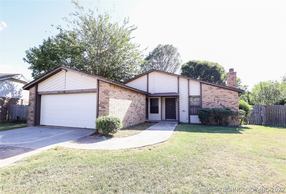 1722 Wildewood Dr, Ardmore, OK 73401 - photo 1