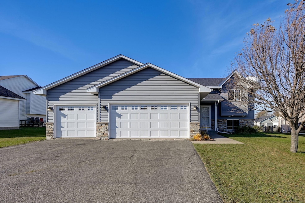 992 Farmers Ridge Trail, Belle Plaine, MN 56011 - photo 1