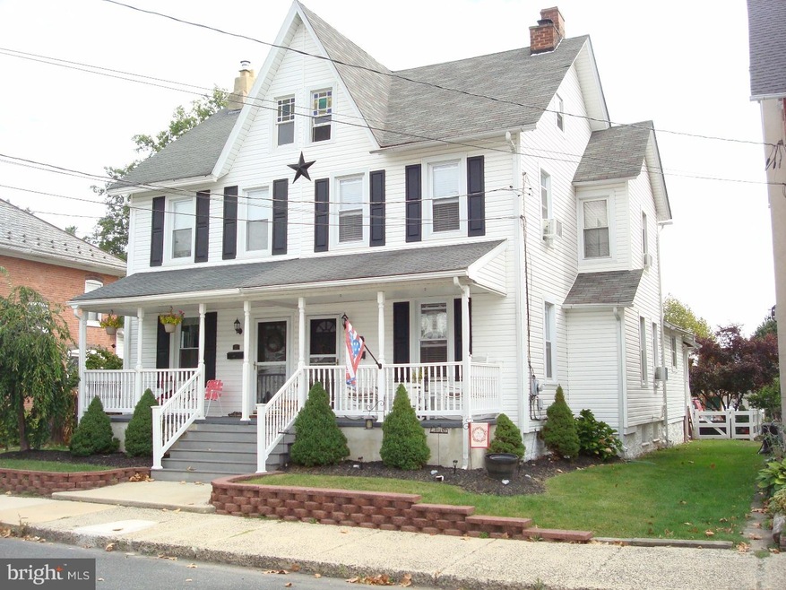 27 S 8th St, Quakertown, PA 18951 - photo 1