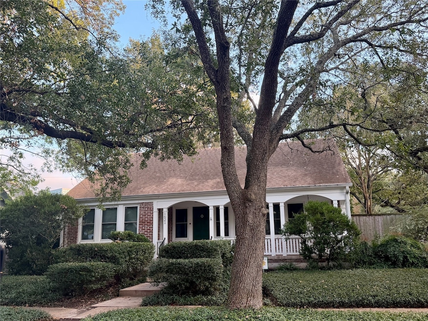 1621 Cherryhurst St, Houston, TX 77006 - photo 1