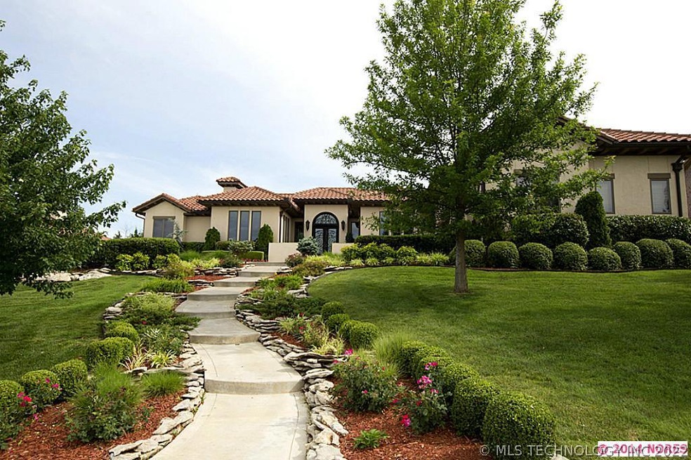 Gorgeous one level home with Casita, pool and spa