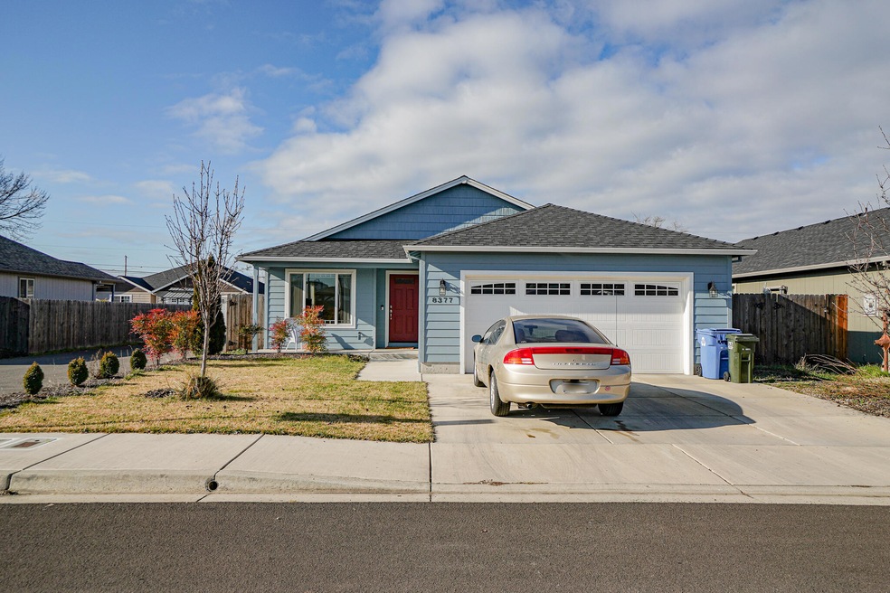 8377 Kyra Ln, White City, OR 97503 - photo 1