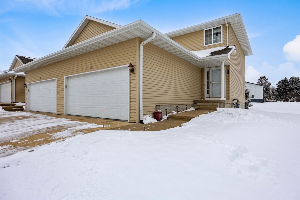 3555 Stoney Point Rd SW unit 3555, Cedar Rapids, IA 52404 - photo 1