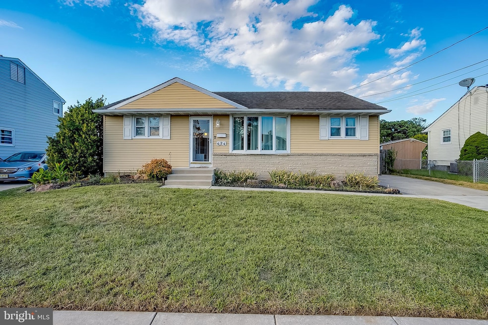 624 Glover Dr, Runnemede, NJ 08078 - photo 1