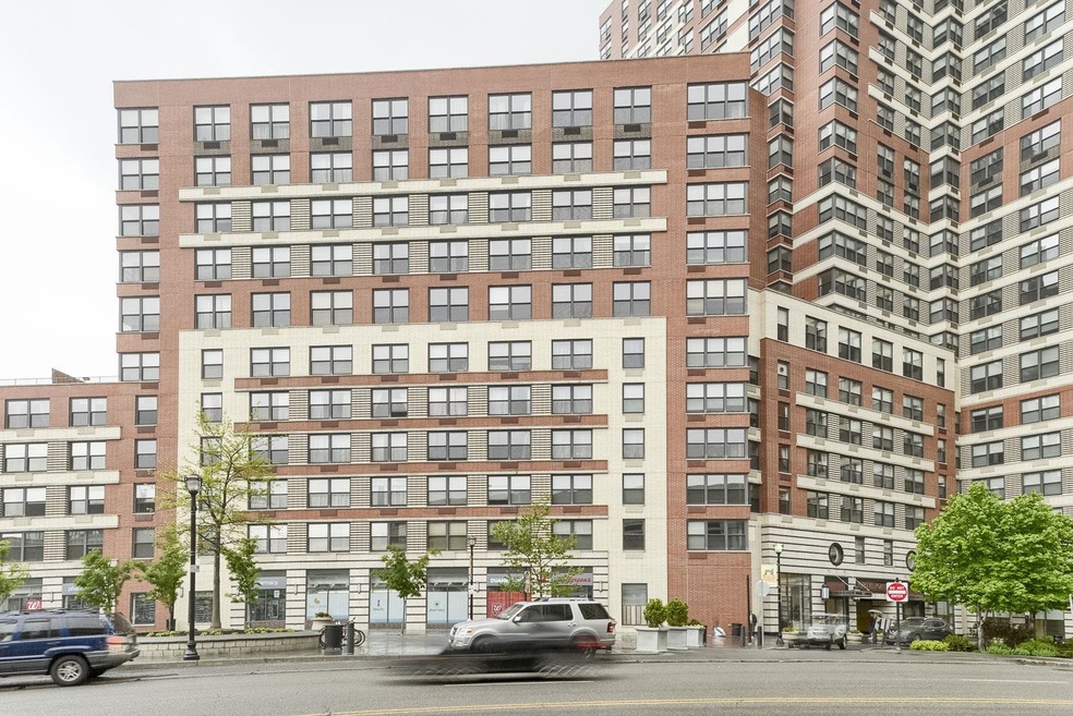 102 Christopher Columbus Dr unit 901, Jersey City, NJ 07302 - photo 1