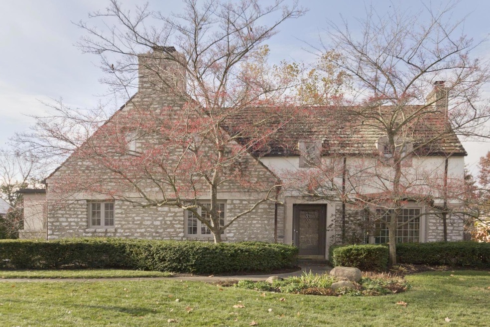 Welcome to 2015 Cambridge Boulevard!