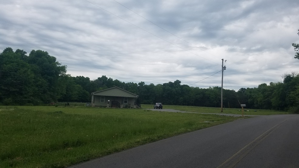 540 Pinkston Rd, Bell Buckle, TN 37020 - photo 1