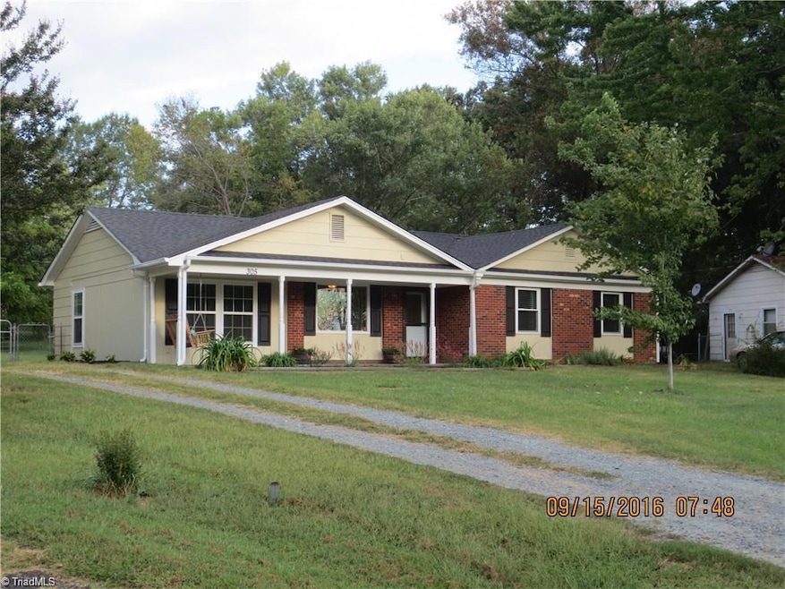 305 Northfield Dr, King, NC 27021 - photo 1