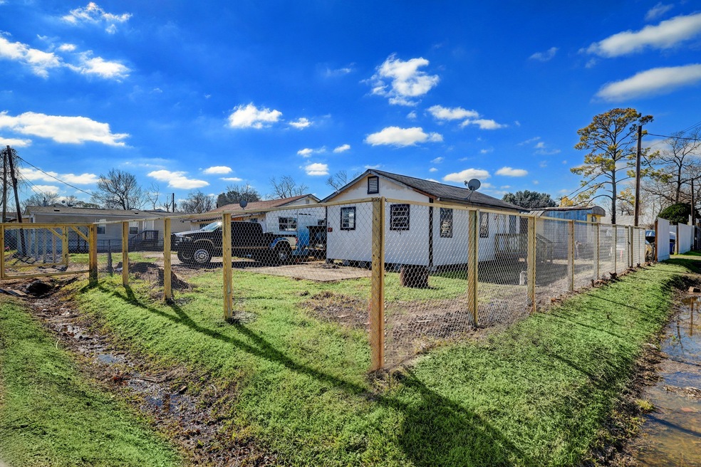 4422 Gaston St, Houston, TX 77093 - photo 1