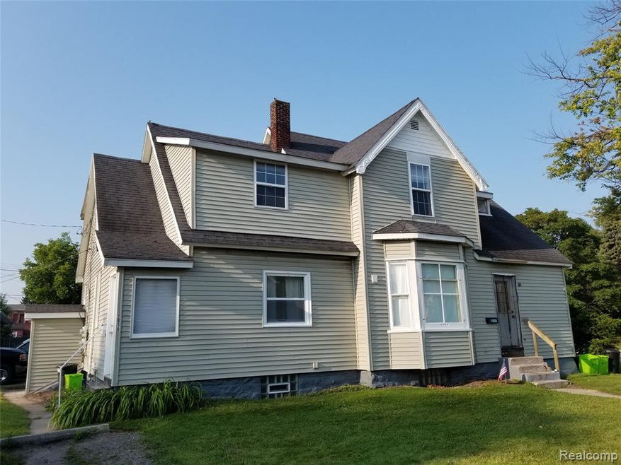 FOUR UNIT APARTMENT BUILDING