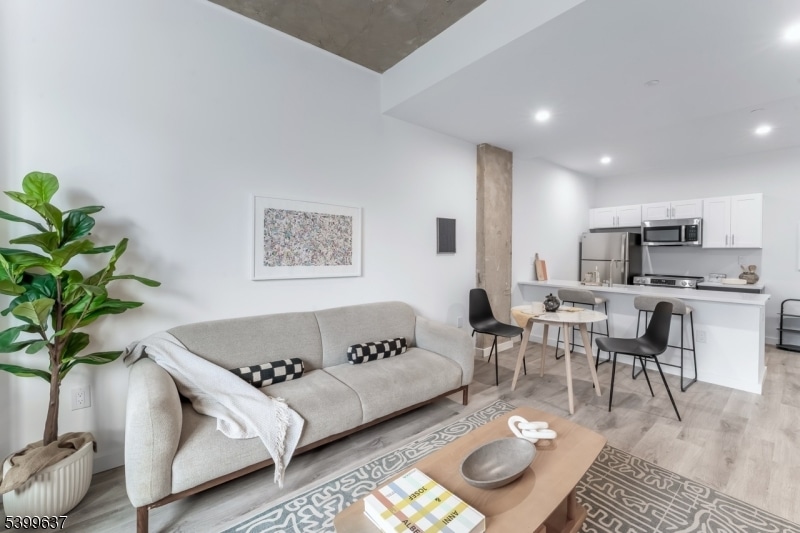 10 Commerce Ct unit 7H, Newark, NJ 07102 - photo 1