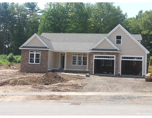 3 Michelle Ln, Holyoke, MA 01040 - photo 1